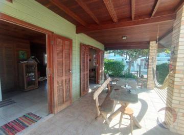 52 · Excelente Casa Com 02 Dormitórios No Bairro Campeche!