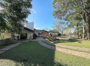 Foto 01 · Casa de luxo em condomínio na Granja Viana: 3 quartos, 1 suíte, 3 salas, 3 banheiros, 2 vagas e 434m