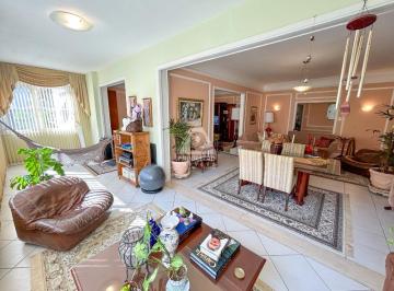 Apartamento · 221m² · 4 Quartos · 1 Vaga · Botafogo: Amplo 4 Quartos com 3 Suítes, Pé-Direito Alto e 1 Vaga!