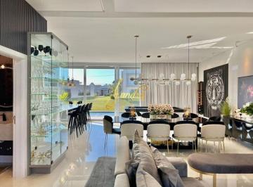 Casa · 320m² · 4 Quartos · 2 Vagas · Sobrado em condomínio mobiliado e decorado