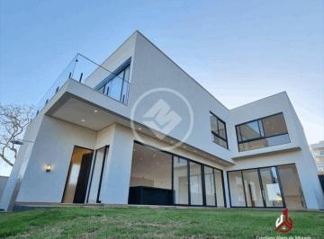 Casa · 280m² · 4 Quartos · 4 Vagas · Sobrado à venda em Senador Canedo/GO