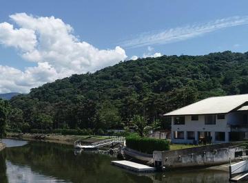 Casa · 550m² · 5 Quartos · 6 Vagas · Casa para término de construção no Residencial Marina Guarujá no canal de Bertioga.