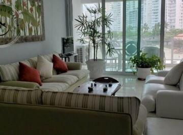 Apartamento · 180m² · 4 Quartos · 2 Vagas · Apartamento frente ao mar de 04 dormitórios para locação de temporada nas Pitangueiras.