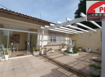 Casa · 153m² · 3 Quartos · 4 Vagas · Casa Aconchegante com Área Gourmet - Próximo a Praia do Sudoeste.