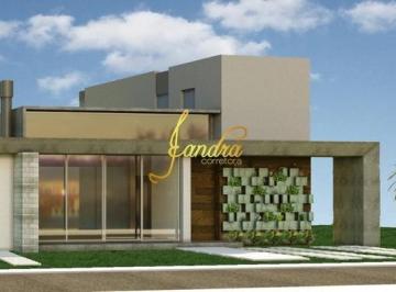 Casa · 205m² · 4 Quartos · 2 Vagas · Linda Casa no Condomínio com 04 suítes