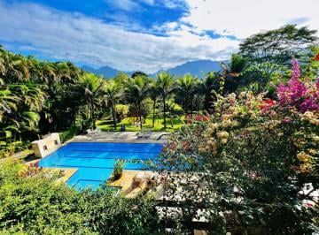 Casa · 1000m² · 5 Quartos · 10 Vagas · Linda mansão com deck e vaga de barco, em cond. com aeroporto e praia privativa