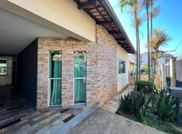 Casa · 350m² · 3 Quartos · 2 Vagas · Casa no Centro com excelente localização