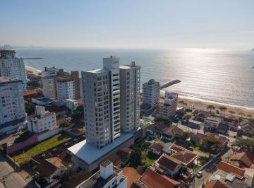 Apartamento · 122m² · 2 Quartos · 2 Vagas · Apartamento Vista Mar com 1 suíte + 2 dormitórios no Centro de Balneário Piçarra