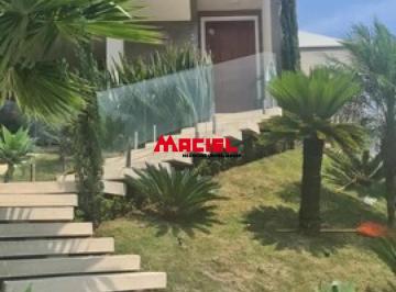 Casa · 320m² · 4 Quartos · 5 Vagas · Linda casa no Condomínio Verana