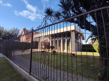 Casa · 430m² · 3 Quartos · 4 Vagas · Casa super espaçosa à venda no CENTRO DE TOLEDO - PR, localização privilegiada