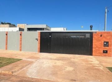 Casa · 122m² · 3 Quartos · 2 Vagas · Casa Padrão em localização excelente!