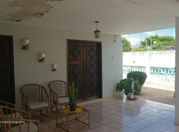 353108b2fbaf7417eadedc3d41389fab0a4e2905 · CASA NO BAIRRO CABRAL COM 4 DORMITÓRIOS