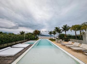 Casa · 700m² · 6 Quartos · 4 Vagas · Linda mansão pé na areia em cond. com aeroporto e praia privativos