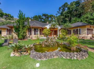 Casa · 449m² · 6 Quartos · 4 Vagas · Casa com 6 quartos em condomínio no Quebra Frascos, Teresópolis.