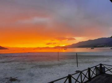 Imagem do Imóvel · Excelente residência pé na areia !!!