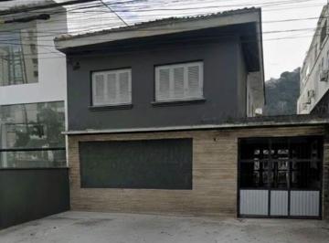 Casa · 500m² · 5 Quartos · 3 Vagas · Excelente ponto comercial no Marapé a três quadras da Praia