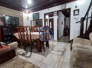Casa · 380m² · 4 Quartos · 5 Vagas · Sobrado amplo com 4 dormitórios no Macuco