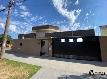 Casa · 121m² · 3 Quartos · 2 Vagas · Imóvel de esquina com localização excelente e acabamento impecável!