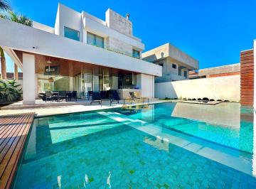 Casa à venda Acapulco | Alfa Imóveis Guarujá · ALTO PADRÃO - Casa à venda com 5 suítes - Piscina, sauna e churrasqueira - Condomínio com segurança