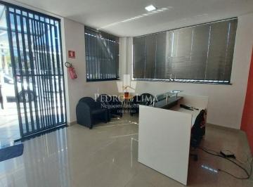Comercial · 217m² · Prédio Comercial, 7 salas, 4 banheiros, com 217m² 50m do Metro Penha