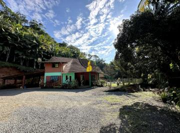Casa · 346m² · 5 Quartos · 2 Vagas · Refúgio dentro da cidade