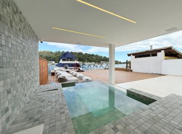 Casa · 250m² · 4 Quartos · 2 Vagas · Linda casa costeira com pier e vaga molhada de 60 pés, 4 quartos.