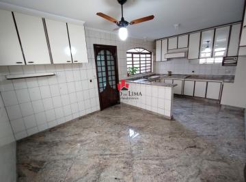 Casa · 206m² · 3 Quartos · 3 Vagas · Sobrado frontal  localizado na parte larga da rua, quartos  amplos, quintal e piscina