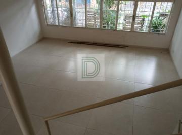 Casa · 220m² · 3 Quartos · 2 Vagas · Amplo sobrado com 3 dormitórios, 1 suíte, quintal, 2 vagas, próximo ao metro Vila Sônia