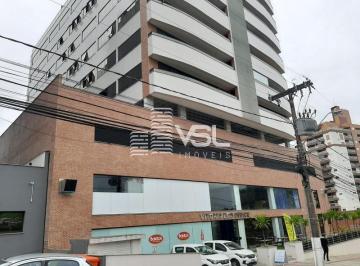 Foto 01 · Sala comercial com 63 m², com varanda e sol da tarde