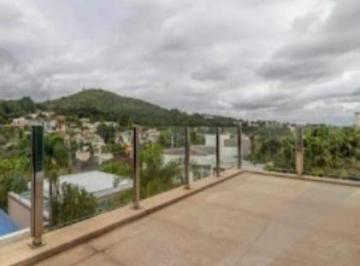 0ae06b31872442e05cdc8ce7879f197fd0f29a1f · Bellíssima casa 835m², com 5 suítes disponível para venda ou locação no Alphaville 10. Toda mobiliad