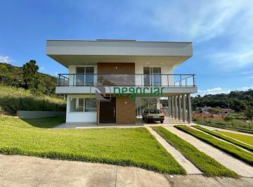 Casa · 500m² · 4 Quartos · 5 Vagas · Viva o luxo e a exclusividade: Residência de alto padrão em condomínio requintado!