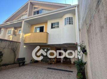 Casa · 165m² · 3 Quartos · 5 Vagas · Sobrado à venda no bairro Centro - São José dos Pinhais/PR