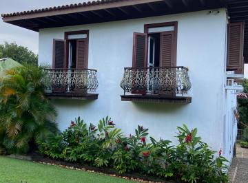 Casa de 4 quartos, Salvador · Casa em Cond Fechado! Muito charme e privacidade! 4 suítes!
