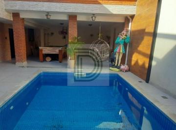 Casa · 259m² · 3 Quartos · 4 Vagas · Charmosa casa térrea no Jd Esther