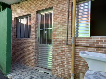 Casa · 2 Quartos · Casa de 4 cômodos para alugar