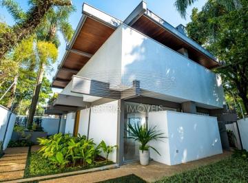 Casa · 311m² · 3 Quartos · 2 Vagas · Magnífica casa totalmente repaginada e próxima ao Parque Ibirapuera!