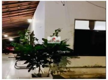 bc2fdcb63c4cc7c5605b63c2480e292d.jpg · Casa com 3 quartos, sendo 1 suíte