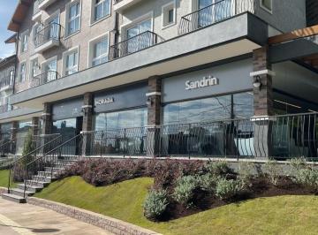 435049_i185eVYV2q4U8_43504967ee7896c9a35.jpg · Apartamento de um dormitório sendo suíte à venda no Bairro Avenida Central em Gramado