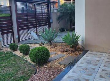 Casa · 176m² · 3 Quartos · 2 Vagas · Casa plana