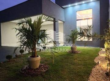 Casa · 159m² · 3 Quartos · 4 Vagas · Casa térrea a venda com 3 quartos, sendo 1 suíte na Vila Aurora em Goiânia - Go.