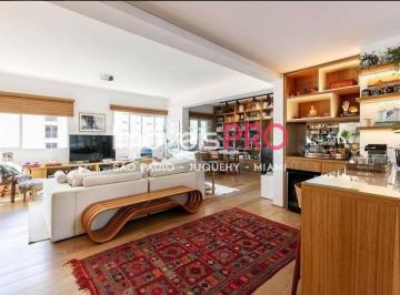 Apartamento · 117m² · 2 Quartos · 1 Vaga · Apartamento totalmente reformado, localizado em frente ao Parque do Povo.