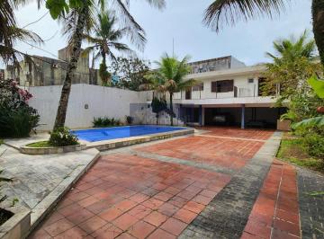 Foto 01 · Imperdível residência à venda no Centro de Itanhaém-SP: 6 quartos, 4 suítes, 5 banheiros e 364m² de