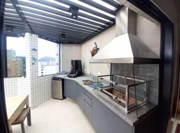 Apartamento de 3 quartos, Guarujá · Cobertura reformada em prédio frente ao mar