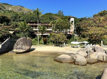Casa · 2800m² · 10 Quartos · 6 Vagas · Espetacular casa com praia privativa de água cristalina e vaga de barco