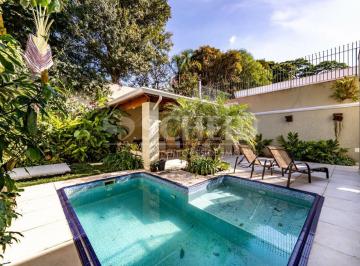 Casa · 370m² · 3 Quartos · 6 Vagas · Belíssima casa à venda com 370m² no Alto da Boa Vista com 6 vagas de garagem e 3 quartos