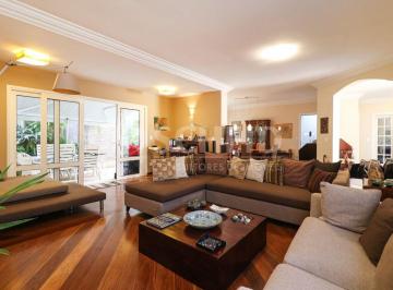 Casa · 386m² · 4 Quartos · 4 Vagas · Casa em condomínio de alto padrão com 4 suítes