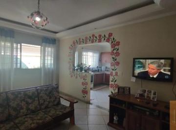 2023/08/ac8b4bb47e6761030e720aa406302441.jpg · Venda Casa de 192m2, 03 dormitórios, 02 vagas de garagem na Vila da Mercês