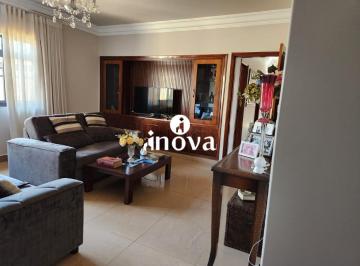 Casa · 360m² · 4 Quartos · 3 Vagas · Casa à venda, 4 quartos, 1 suíte, 3 vagas, Alexandre Campos - Jardim - Uberaba/MG