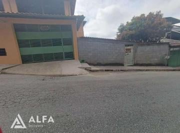 casa-com-3-quartos-a-venda-em-barbacena-caicaras-1842209043.jpeg · Casa Familiar com 3 Quartos, Suíte e Área de Convívio Ampliada.