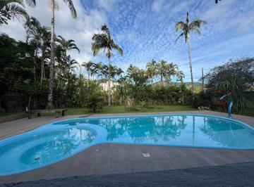 Casa de 3 quartos, Ubatuba · CASA COM PISCINA E HIDRO E LUZES NOTURNA - 12 PESSOAS 